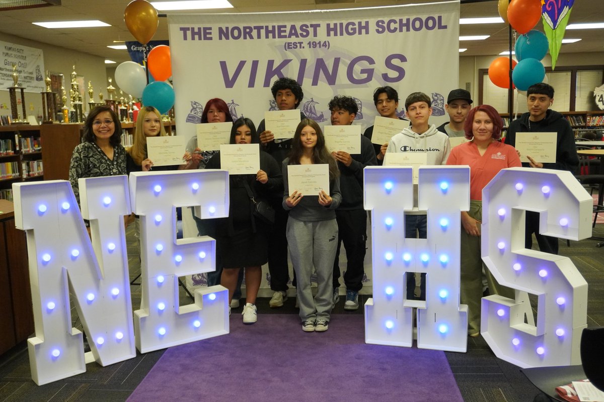 kcpublicschools's tweet image. We just had 43 KCPS students net almost $100,000 in @HDFKC scholarships!

Congratulations to these amazing scholars from @KCPS_East, @KCPS_Northeast, @KCPS_Lincoln &amp;amp; @KCPS_Paseo!

Check out HDFKC.org for info on the next cycle of scholarships.