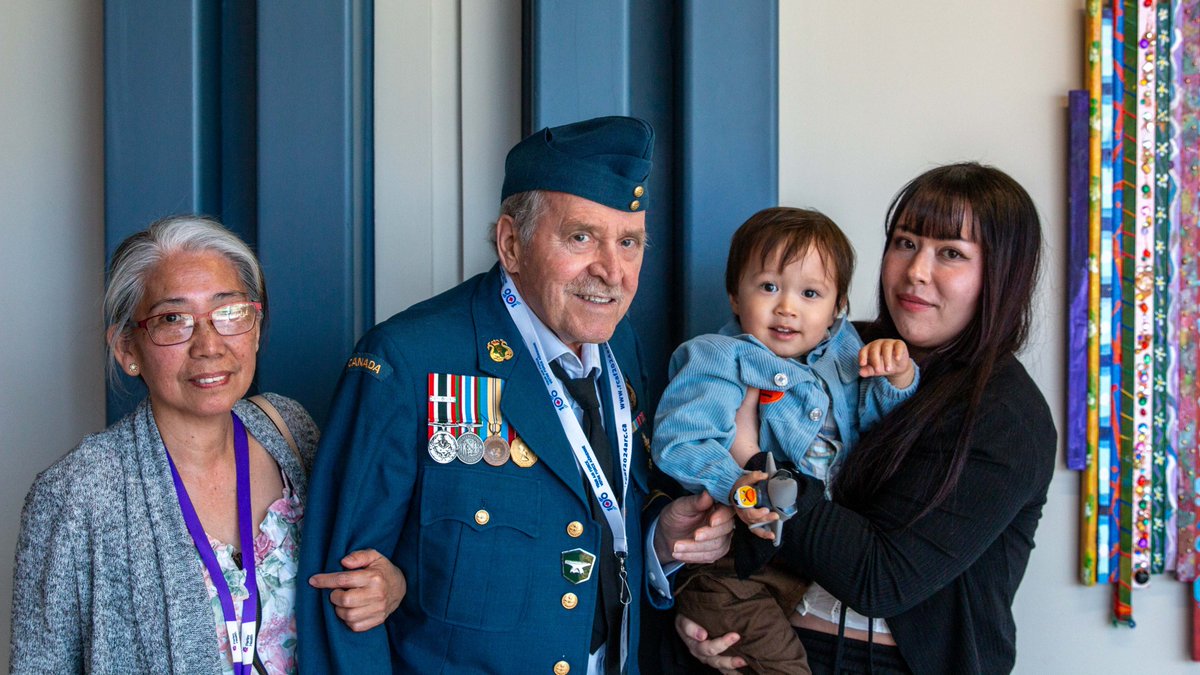 Honouring our veterans and celebrating 100 years of RCAF excellence! Members of the RCAF joined veterans at The Perley and Rideau Veterans' Health Centre in Ottawa on April 1 to mark the RCAF Centennial. Thank you for your service and dedication. #RCAF100 🎉✈️