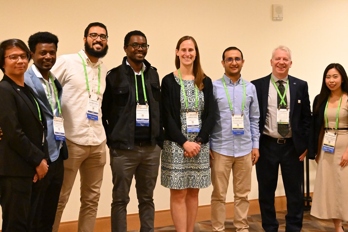 The seven Ludwig-supported #AACR24 Scholars-in-Training with Ludwig Institute Deputy Scientific Director @PatJMorin after a reception honoring winners of this year’s awards. For more: bit.ly/43Q7viL