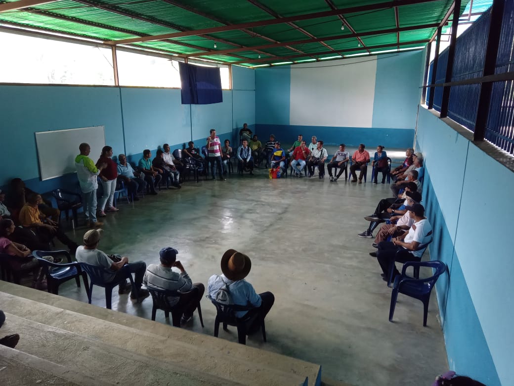 #Barinas Encuentro de caficultores de la parroquia Calderas en el municipio Bolivar para la organización de mesas de trabajo y diagnóstico de las necesidades de los productores. #ProducirEsVencer