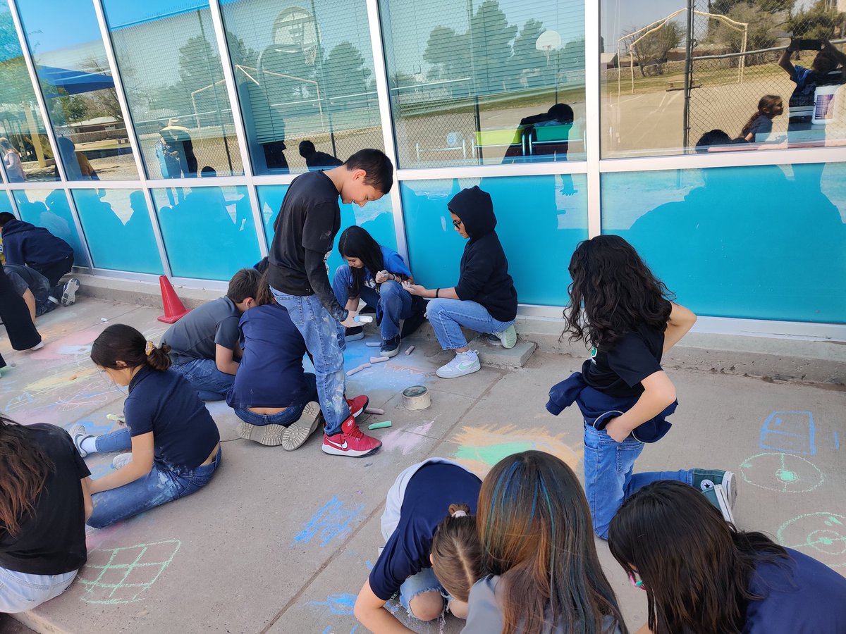 Maker spaces, chalk the block, and dance to pep up our third through fifth graders because we are STAAR READY @YsletaISD #SpartanStrong 💙💛💙💛