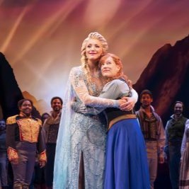 Sending a flurry of love to all siblings celebrating #SiblingsDay today💙✨#sisterhood @FrozenBroadway
