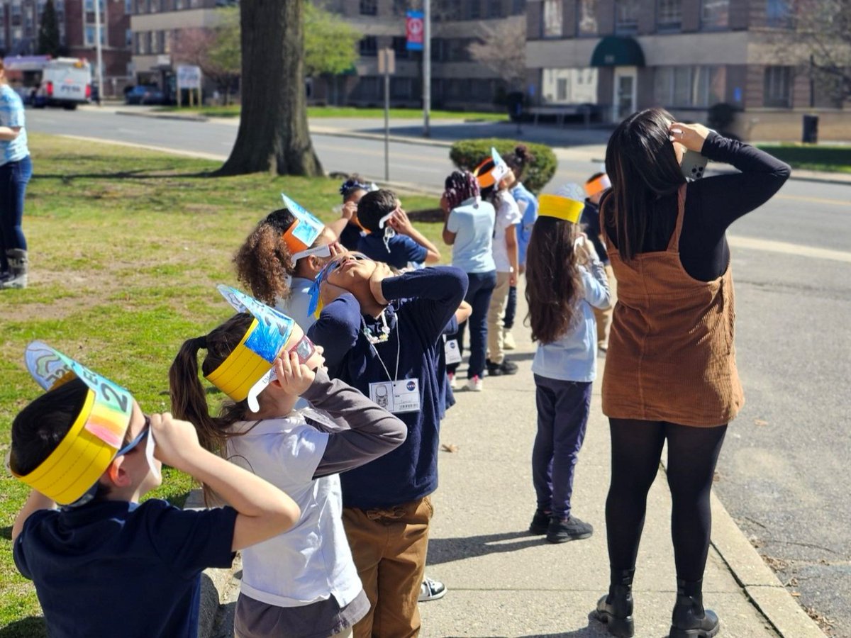 Out of this world! 🌑 ☀️

@springfieldk12 received a donation of 10,000 solar shades in preparation for April 8th's total solar eclipse thanks to @CNS_UMass.

We're thrilled to see so many kids enjoying one of nature’s rarest spectacles!