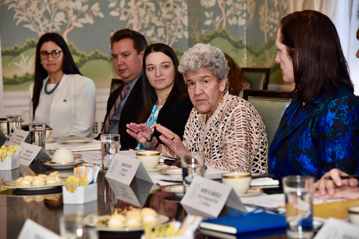 On to #Uruguay 📍! Today, Under Secretary Lago attended a roundtable to learn about Uruguay’s strategy for critical and emerging technologies, particularly #cleanenergy and the #digitaltransformation, and how the 🇺🇸 and 🇺🇾 can collaborate in this space. trade.gov/climate-and-cl…