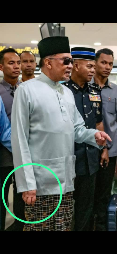 Sir_Azri's tweet photo. PENAMPILAN YANG TAK DAPAT DIUBAH ✅ https://t.co/a0a7ZXQ8pL