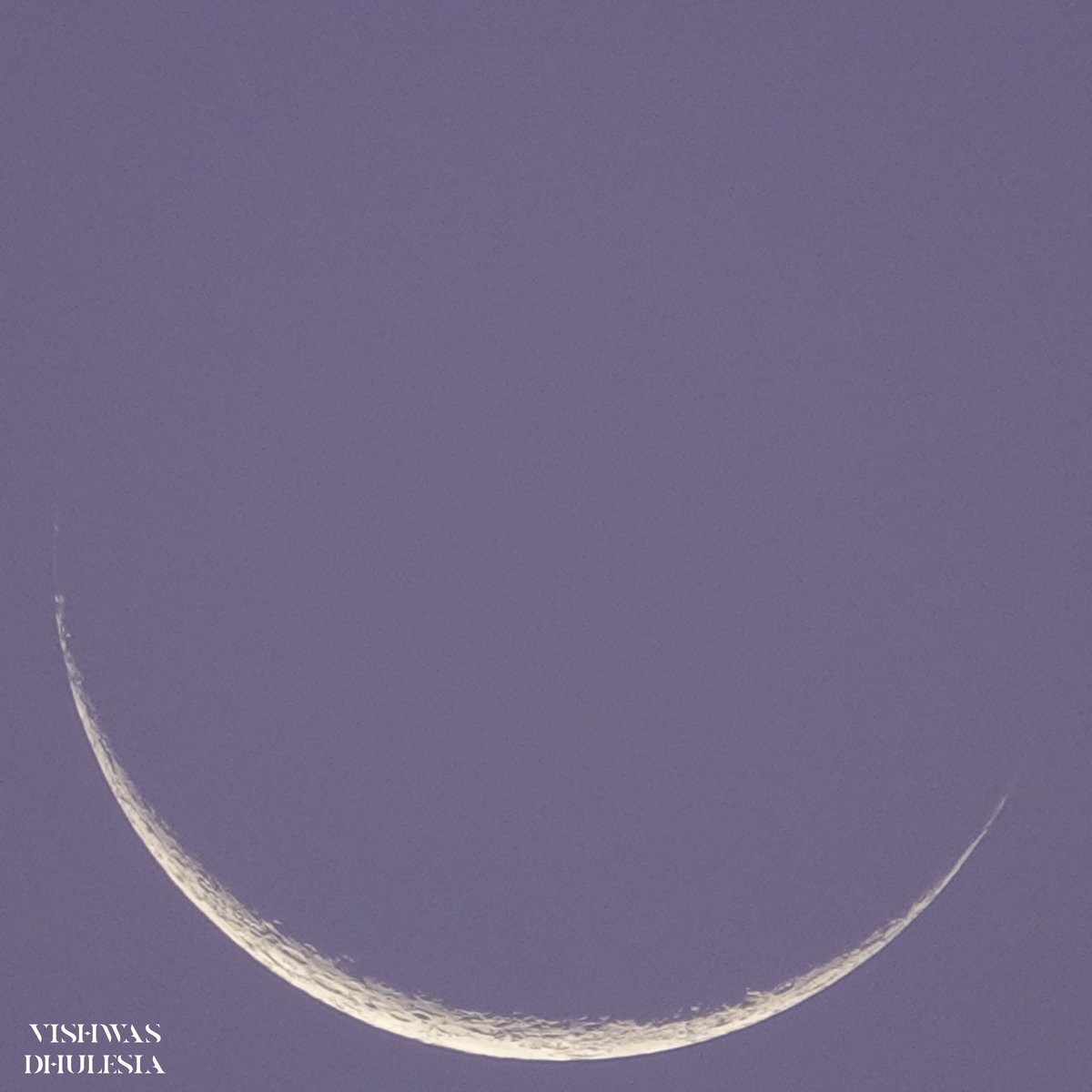 Eid ka Chand Mubarak ho!!🌙
Chupke se Chand ki roshni chhoo jaye aapko, Dheere se yeh hawa kuch keh jaye aapko, Dil se jo chahte ho maang lo khuda se, Hum dua kerte hain woh saari khushiyan mil jaye aapko. Eid ka Chand Mubarak!🌙
⠀ 
#ramzanmubarak🌙 #eid #eidmubarak2024