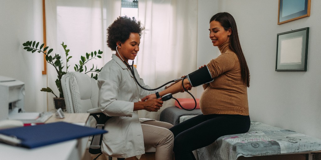 Certain pregnancy complications, including gestational diabetes, preeclampsia, or a preterm birth, were linked to increased 30-year #CVD risks 2-7 years after pregnancy: bit.ly/3U8HI1I @greenjrnl @NIH_ORWH @NICHD_NIH @ncats_nih_gov #CardioObstetrics #CardioTwitter