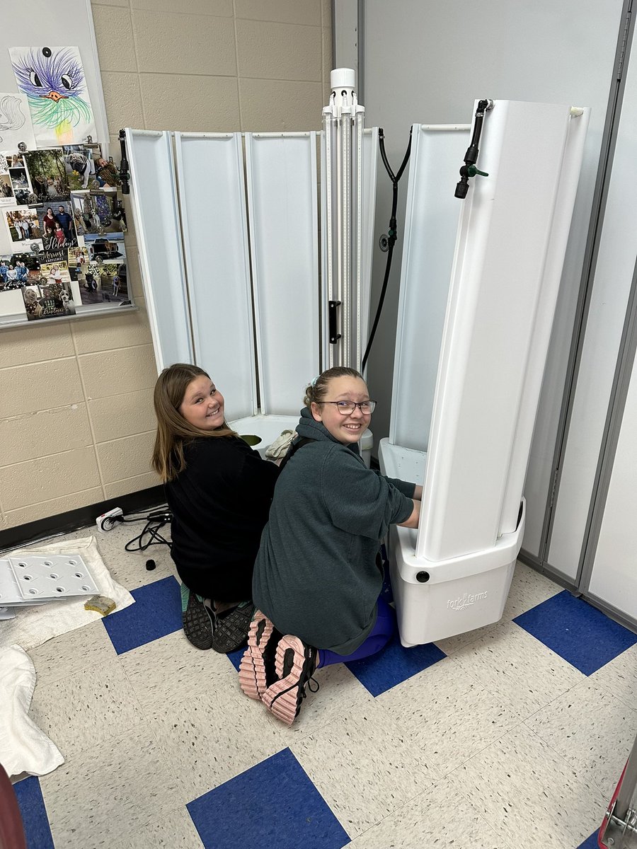 Some of the best helpers at Lineville! Gemma and Madison cleaned the entire grow tower to get it ready for the next set of seedlings. Thank you for being great leaders! %•#hssdlv