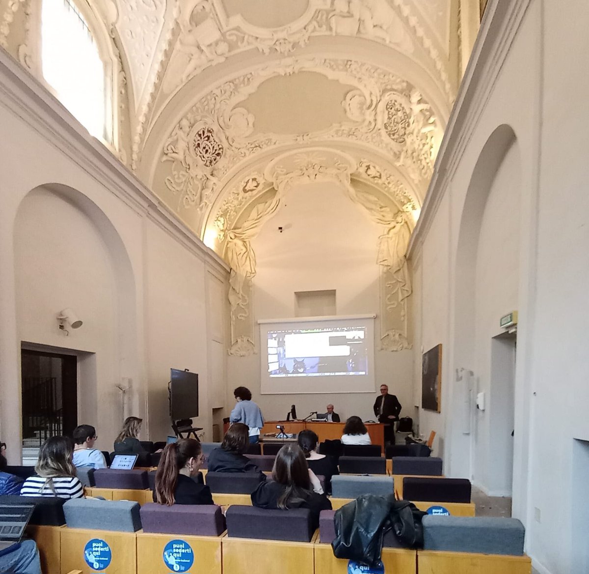 📚 Questa mattina, nella Sala del Consiglio di Palazzo Battiferri di Urbino, il Sovrintendente Ernesto Palacio ha incontrato gli studenti del Corso di Filologia Classica del Professor Roberto Danese, nell'ambito del progetto Crescendo per Rossini. #ROF2024