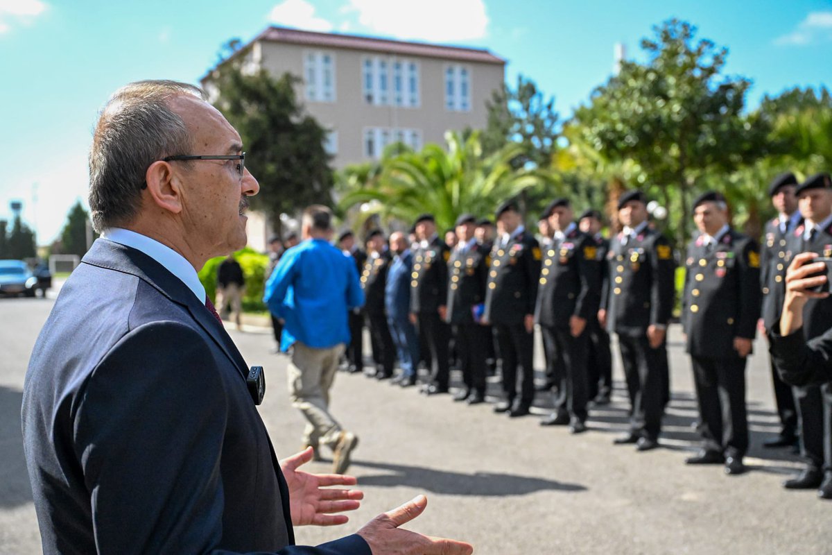 Vali @SeddarYavuz , Ramazan Bayramı münasebetiyle İl Jandarma Komutanlığını ziyaret etti. Ziyarette Vali Yavuz, jandarma personelinin Bayramını tebrik ederek, çalışmalarında kolaylıklar diledi.