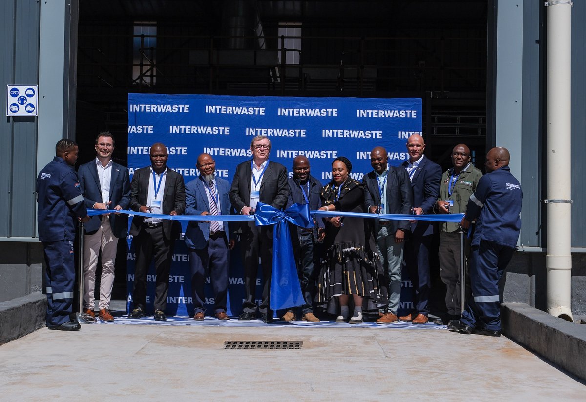 Delmas, South Africa 🇿🇦

This treatment plant 💦 is the 1st in the country and will treat leachate and liquid industrial waste. Inauguration with Jason McNeil PDF of Interwaste, subsidiary of <a href="/secheenvironnem/">Séché Environnement 🍃</a>  and Joel Séché, CEO of the Group.

👉groupe-seche.com/en/news/succes…