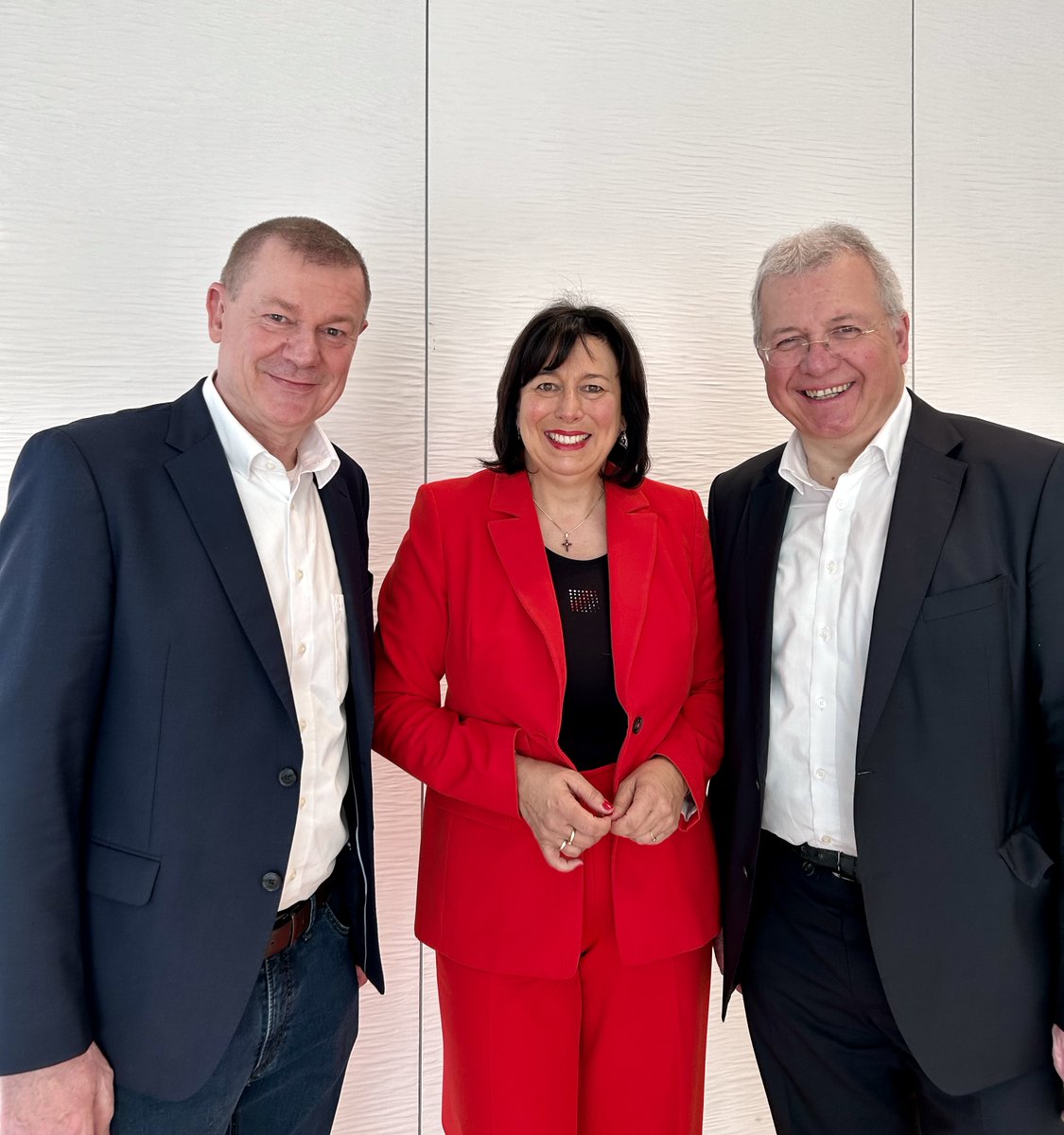 Mit der Ernennung zum #KMU-Beauftragten der EU-Kommission beendet <a href="/markuspieperMEP/">Markus Pieper</a> sein Engagement im PKM Europe. Nunmehr wird <a href="/MarionWalsmann/">Marion Walsmann</a> als neue Sprecherin den PKM gemeinsam mit <a href="/MarkusFerber/">Markus Ferber</a> durch das letzte Quartal der verbleibenden Legislatur führen.