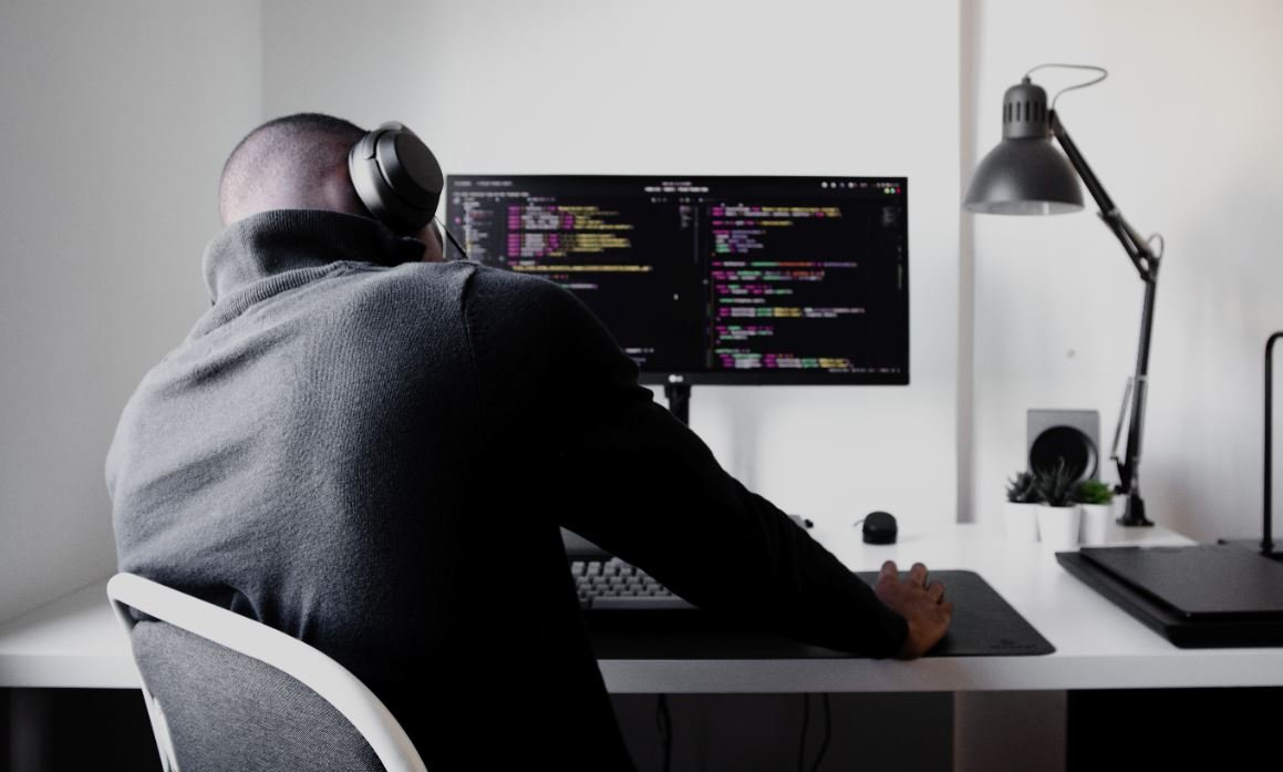 5eniorDeveloper's tweet photo. Cómo piensan que              / Cómo se ve 
se ve alguien con depresión    /   realmente https://t.co/3xsQG2EOIu