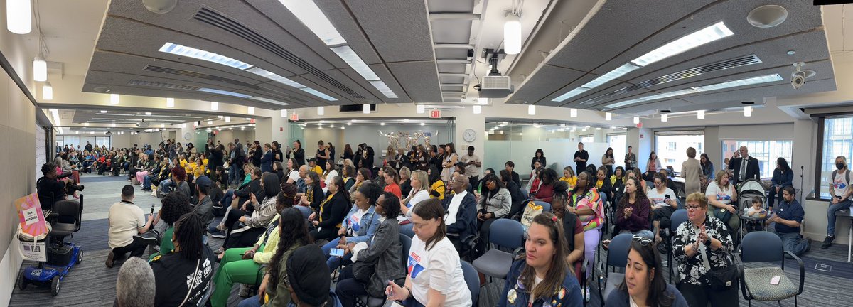 Amazing crowd here at AFT HQ for the #CareCantWait fireside chat! We’re thrilled to have @ActSecJulieSu, @WhipKClark, @SenSanders, @SenWarren & more join us for this important event.