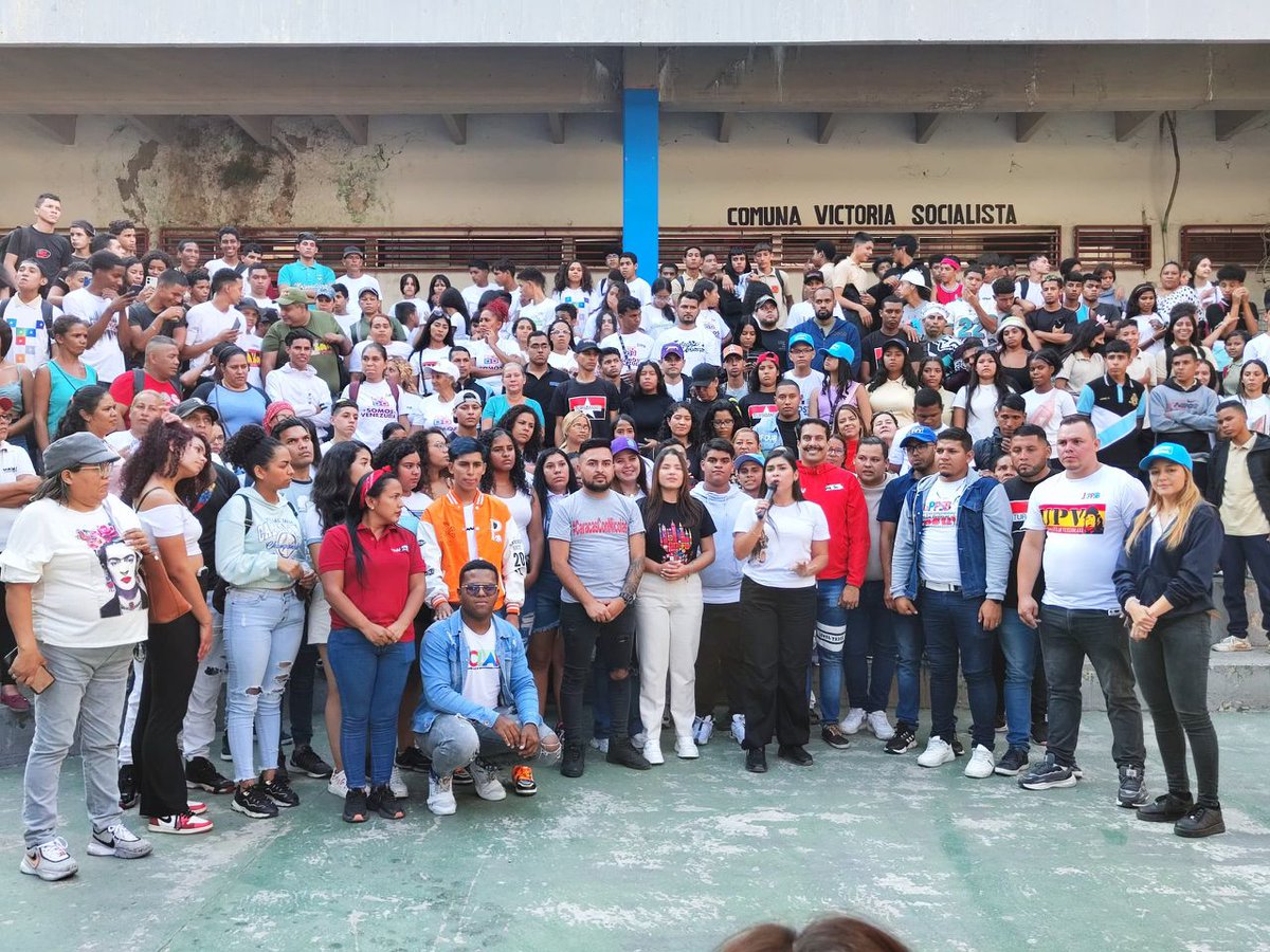 Nuestro camarada @kilverAparicioB, Responsable Nacional de la Juventud, junto a las fuerzas juveniles del GPPSB visitaron la Parroquia 23 de enero y Antímano, en el lanzamiento del despliegue nacional con el objetivo de promover la inscripción de los nuevos votantes jóvenes