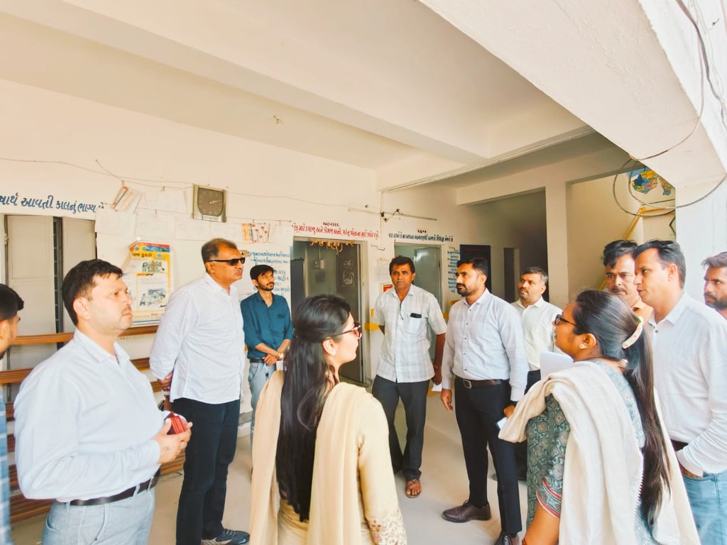 SMRAO_1's tweet photo. Respected @collectorgirsom sir @SdmVeraval visited several villages of 90-somnath Ac for Election Awareness https://t.co/mji2NYtBwe