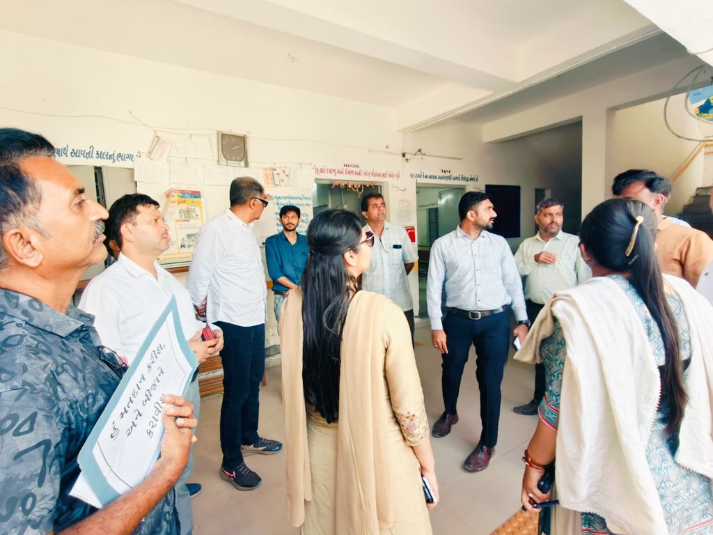 SMRAO_1's tweet photo. Respected @collectorgirsom sir @SdmVeraval visited several villages of 90-somnath Ac for Election Awareness https://t.co/mji2NYtBwe
