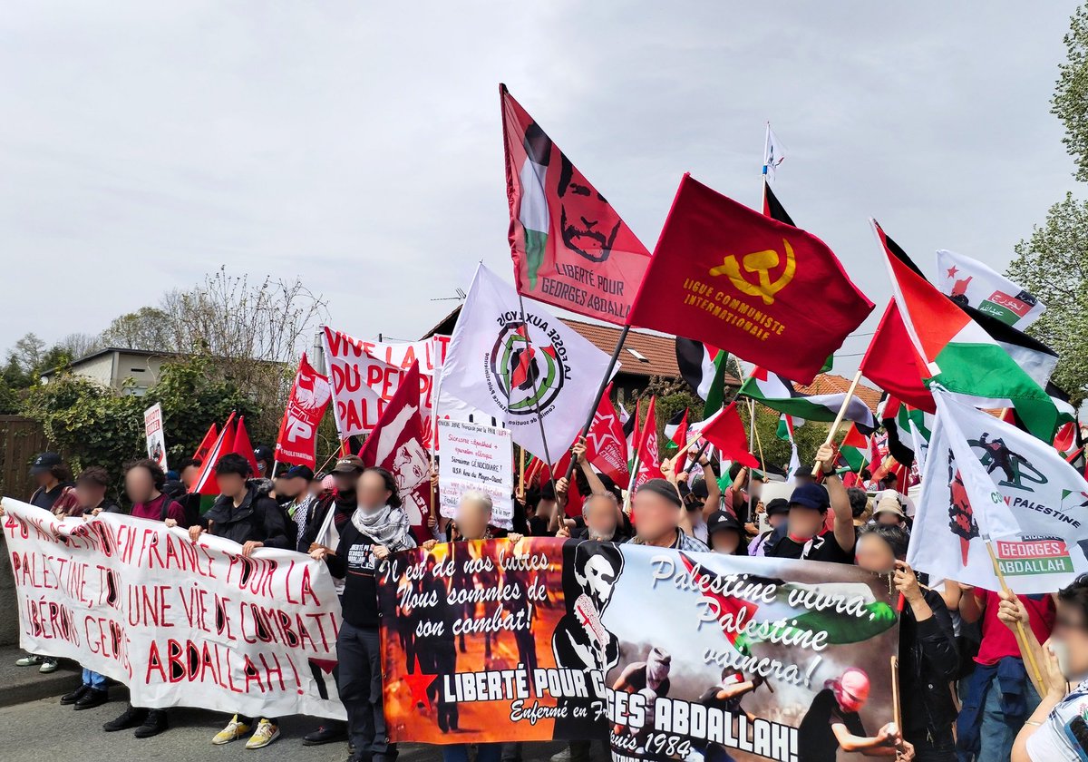 Cause_du_Peuple's tweet photo. 🔴⚡🇵🇸 Lannemezan : Grande manifestation pour la libération de Georges Abdallah

Samedi, plus de 2000 personnes ont manifesté devant la prison de Lannemezan pour exiger la libération de GIA, combattant communiste anti-impérialiste et antisioniste. (1/4)

https://t.co/xOarITExpe https://t.co/NSvNzBmg9X
