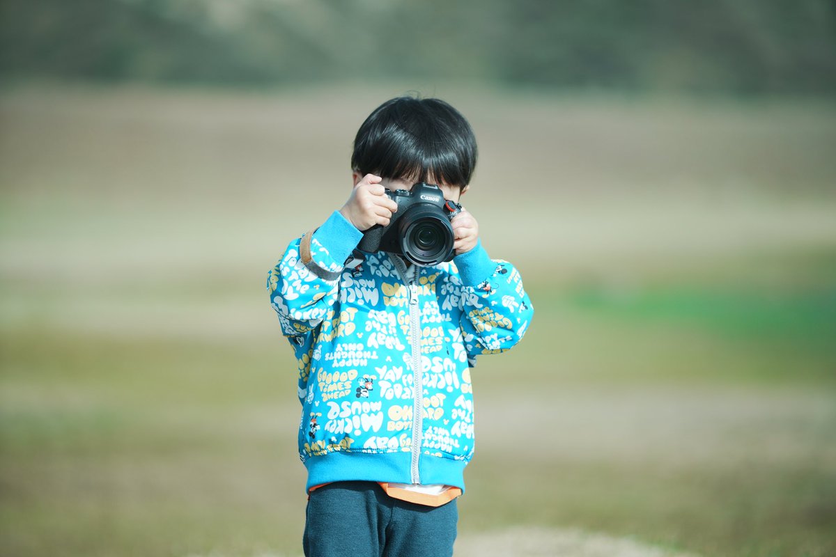 近頃の子どもは随分良いカメラを使ってるんだなぁ

#EOSR6 #SIGMAfp