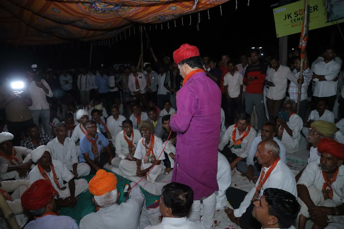 KailashBaytu's tweet photo. आओ साथ चलें!

संसदीय क्षेत्र की पचपदरा विधानसभा के दुदवा में आयोजित जनसभा में गणमान्य स्थानीय नागरिकों के साथ सम्मिलित होकर संवाद किया।

इस अवसर पर स्नेहीजनों द्वारा प्राप्त स्नेह एवं सम्मान इस बात का प्रमाण है कि थार क्षेत्र में पुनः विकास का कमल खिलेगा।

#Pachpadra https://t.co/y6FCnglPVq