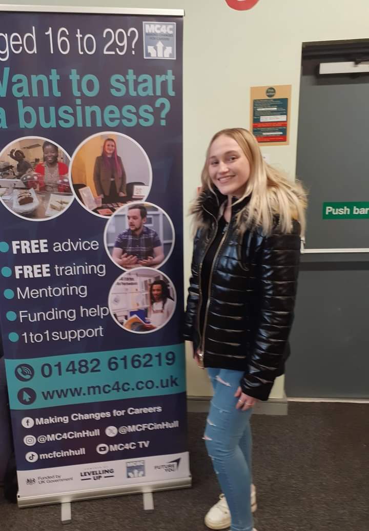 So today Hull actress @abbiedazzle meet the @Hullccnews Youth Enterprise Team @MCFCinHull Team when they was at Gipsyville Library. She is current in the @AmazonUK Film How to date Billy Walsh and we hope to see her again soon about what we do to support young entrepreneurs.