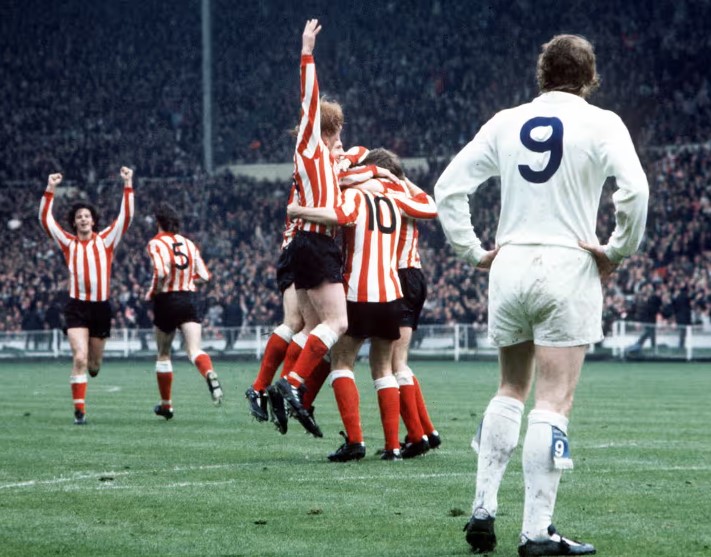 Shame to see Sunderland choose not to wear red/white last night against Leeds. They managed it okay on their greatest day in 1973.