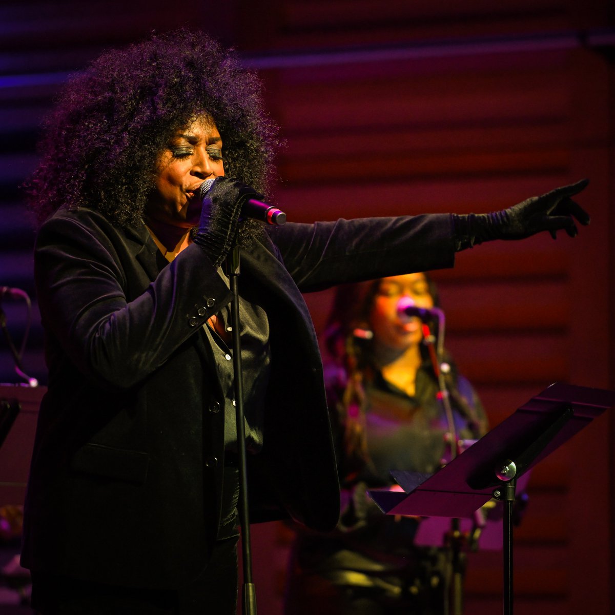 . @BlackVoicesUK & very special guest @MicaParisSoul in Hall One last Friday, providing a musical journey through the musical icons of Black Britain ❤️ 📸by Monika S. Jakubowska