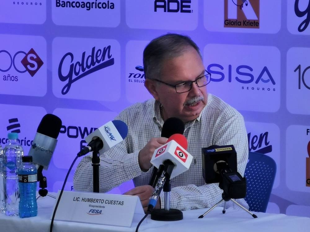 ESANews_'s tweet photo. 😔El deporte salvadoreño está de duelo este día, tras conocerse que ha fallecido el vicepresidente y uno de los fundadores de @FESAELSALVADOR , Humberto Guillermo Cuestas Valiente. 

👏👏Gracias a sus esfuerzos administrativos, esta institución privada ha logrado generar oportunidades de superación en jóvenes talentos para apoyar a las diferentes federaciones deportivas de #ElSalvador.