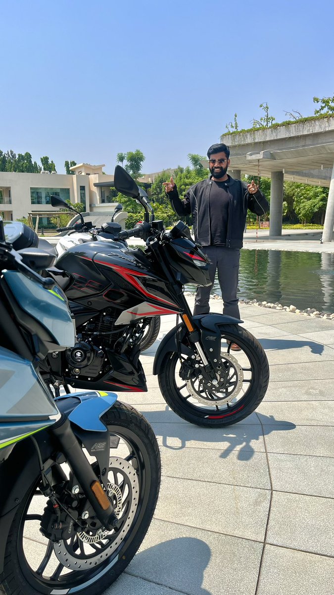 Bajaj Auto launches the 2024 Pulsar N250 with modern features and priced at ₹1.51 lakh. 

It includes a digital console with Bluetooth, USD forks, traction control, ABS ride modes, and updated graphics. 

#bajaj #bajajauto #pulsarN250 #bajajpulsar