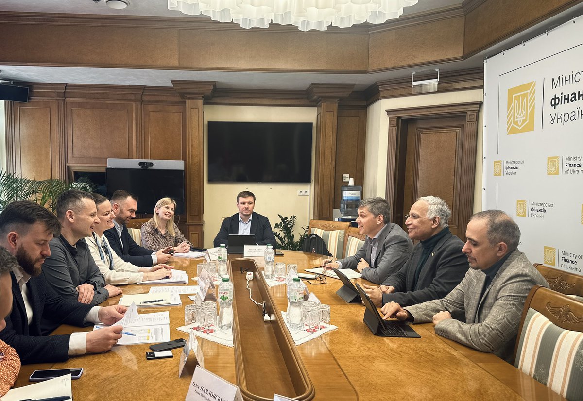 Minister of Finance @SergiiMarchenk3 and @WorldBank Regional Country Director for Eastern Europe @ArupBanerji discussed the implementation of joint projects and the mobilization of financial resources needed for Ukraine.   🔗 surl.li/sltte