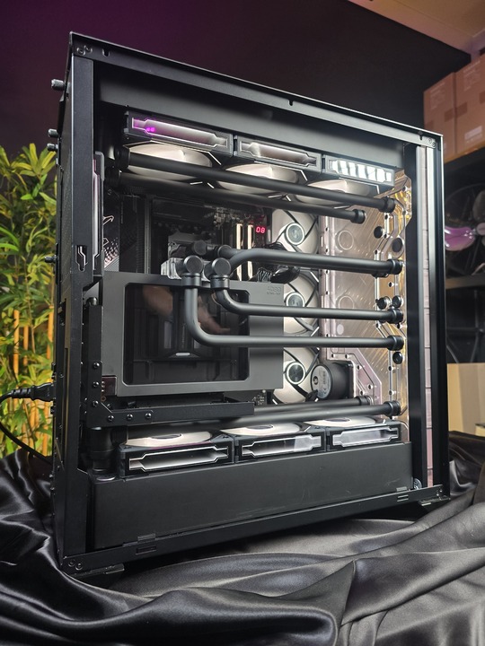 Optimus_WC's tweet photo. Sick build by Evolve Gaming PC using Optimus 4090 Strix/TUF GPU waterblock and Optimus Foundation AMD CPU waterblock! Be sure to check them out on insta @Evolve_Gamingpc #watercooling #watercoolingpc #watercoolingpcbuild #4090gpu #amd #optimuswatercooling #evolvegamingpc #custom https://t.co/zeaMbjsNNh