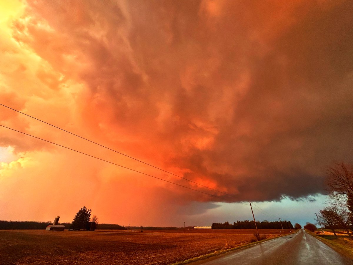 The light on the Walton thunderstorm was just amazing yesterday. #onstorm