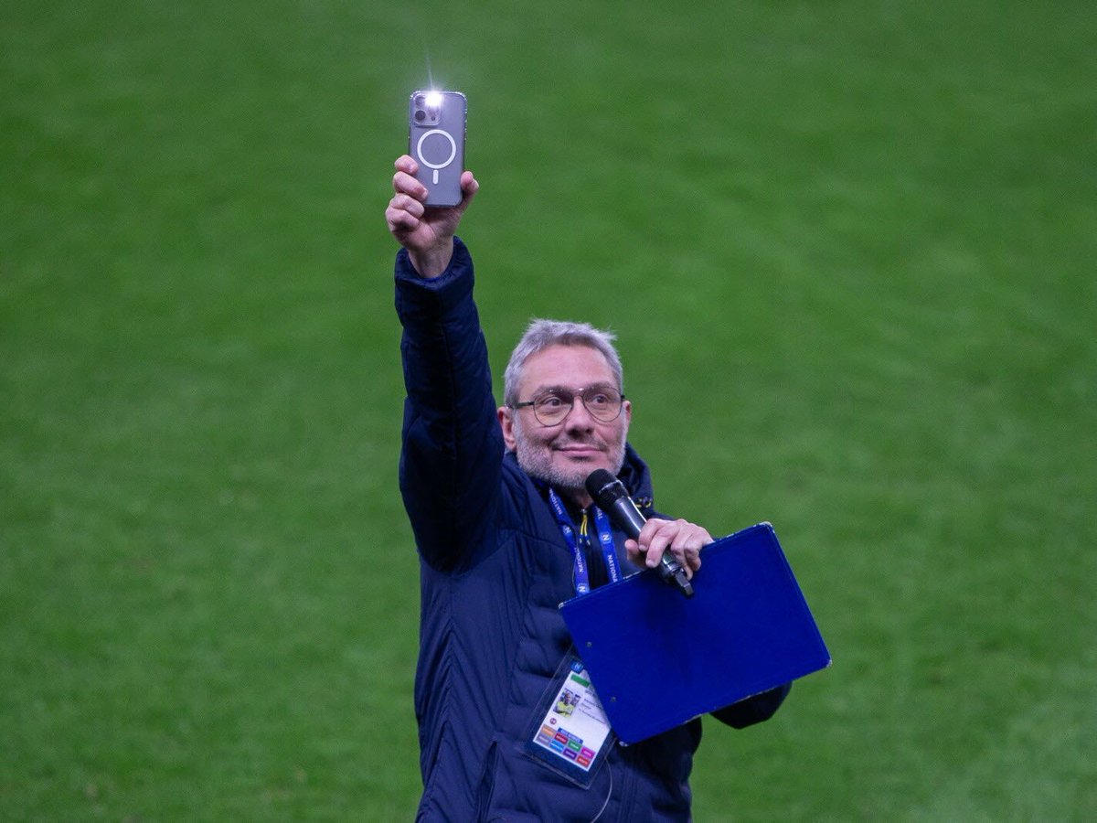 sichotoOff's tweet image. Première réaction de Stéphane Veaux : « Bravo à daganjou… Maloudou… blblbl… Gomis !!! »