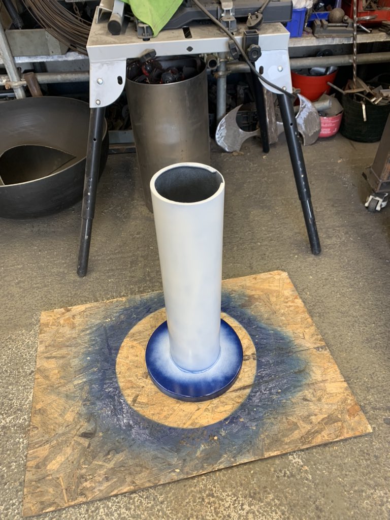 sladeweld's tweet image. Right, time waits for no man, woman or otherwise ⌛️ it’s time to pack in for the day #toolsdown
Made an excellent start on my next #THFC sculpture 👨🏻‍🏭
Undercoated the vane and made a stand for my barbecue.. the epitome of  productivity. 
#Workshopwednesday 
#fanart 
#madebyme