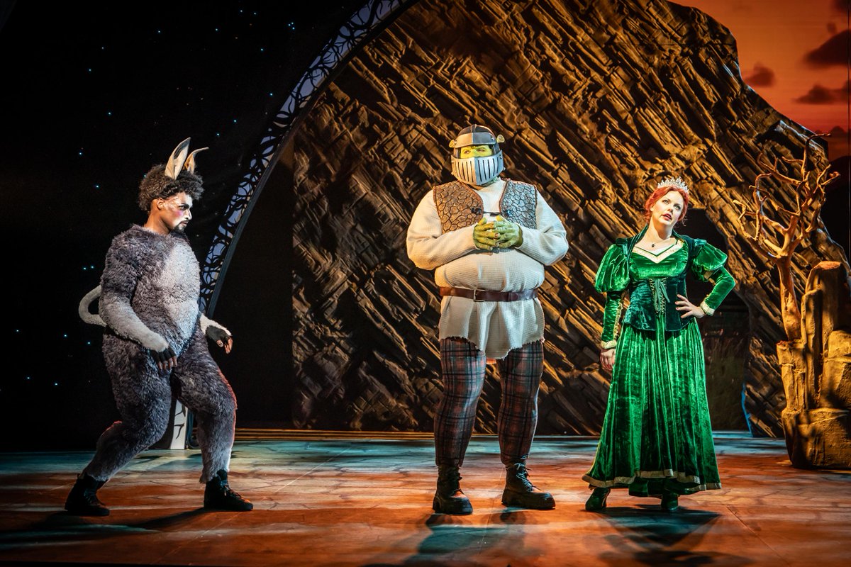 There's a green revolution @thealexbham with #ShrekTheMusical @thealexbham. Its rock solid, 5 star entertainment and glorious fun for the entire family, with enough feelgood factor to have you smiling all the way home and make you a believer! @Shrek_UK behindthearras.com/Reviewspr/2024…