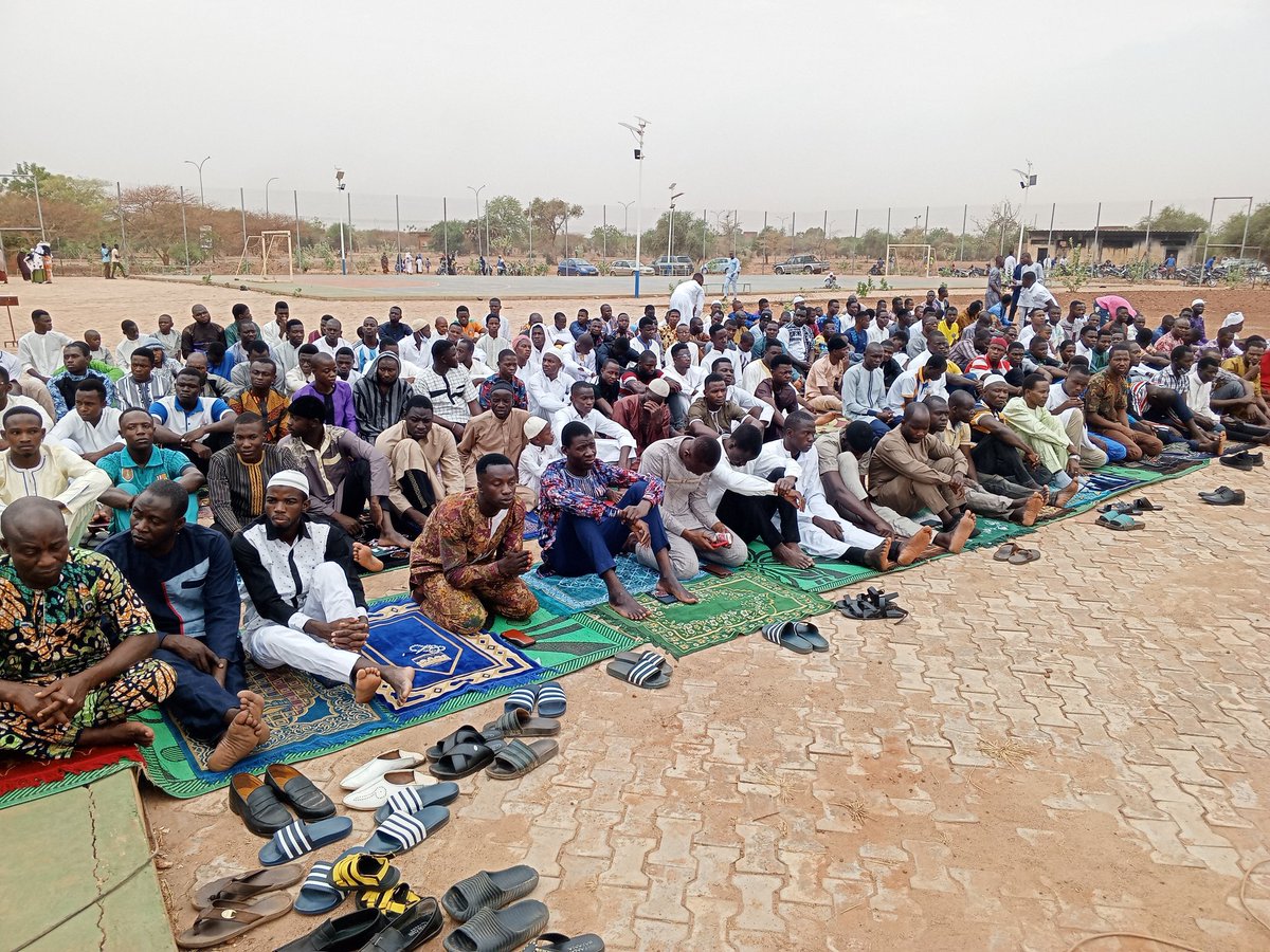 🔴 Aid El-Fitr 2024 : Les fidèles musulmans de la cité universitaire de Kossodo prient pour la paix et la sécurité au Burkina Faso 👉🏿 burkina24.com/2024/04/10/aid….
