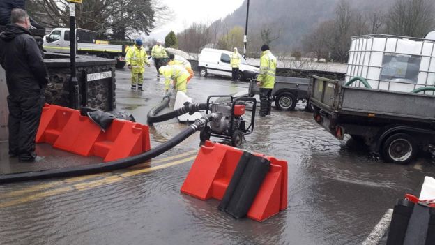 With heavy rain currently hitting the #uk. 

We are ready to get your #commercialproperty back up and running if you have #flooddamage.

Call UK Commercial Group to have one of our nationwide teams with you in hours to minimise any down time.

Our bespoke vehicles are ready to…