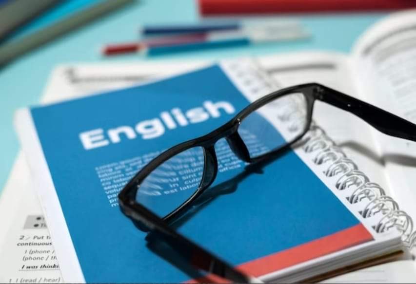 El examen de certificación de niveles de dominio de idioma inglés para los profesores de los claustros de las carreras que implementan la política del inglés, se realizará los días 29 y 30 de abril a las 9.00am, en el Centro de Idiomas, ubicado en nuestra Facultad de Humanidades.
