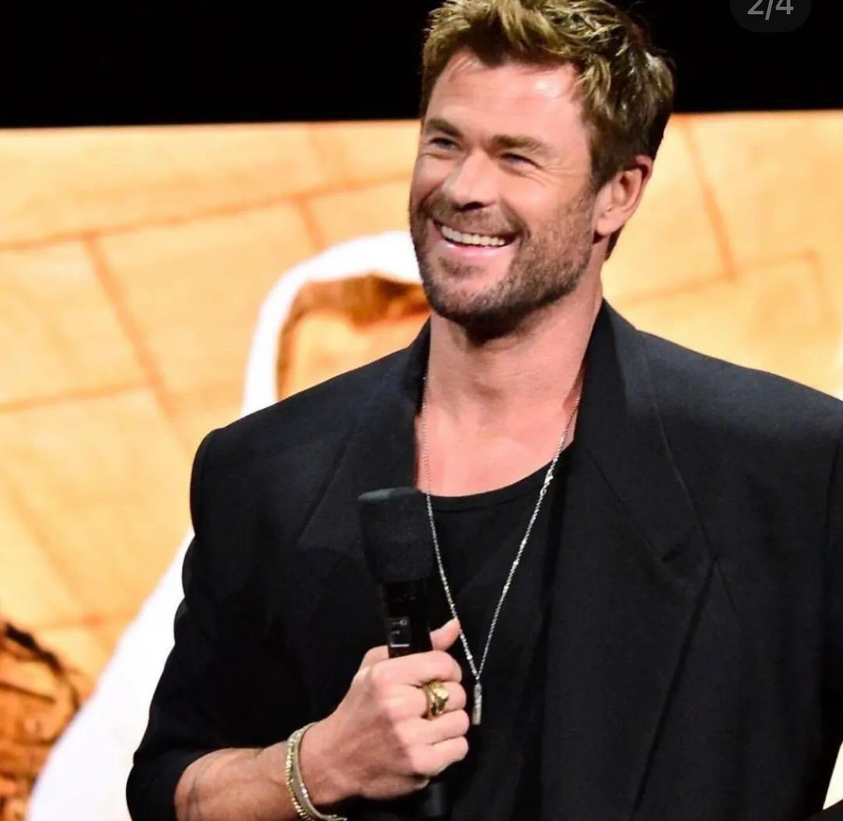 chrishemsworth tweet picture