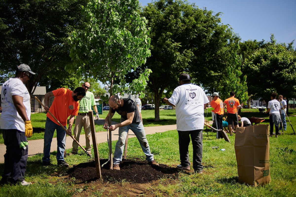 This spring, show your local park some love! Over 100 neighborhood parks throughout Philly will host free volunteer site-specific events for our and @philaparkandrec's Love Your Park Week from May 11 to 19. Find a participating park near you: bit.ly/LYP-S24