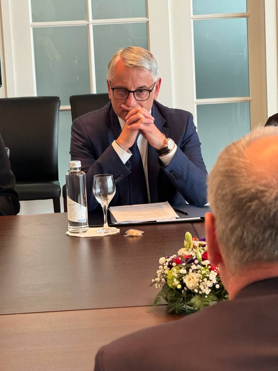 En visite de travail à Berne, Matjaž Han, Ministre slovène de l'Économie, du Tourisme et des Sports <a href="/MGTS_gov/">Ministrstvo za gospodarstvo, turizem in šport</a> en a profité pour me rencontrer. Nos excellentes relations économiques, qui se développent encore ont vu en 5 ans, entre 2018 et 2023, une progression de 80.4 %. 🇨🇭+🇸🇮=💪