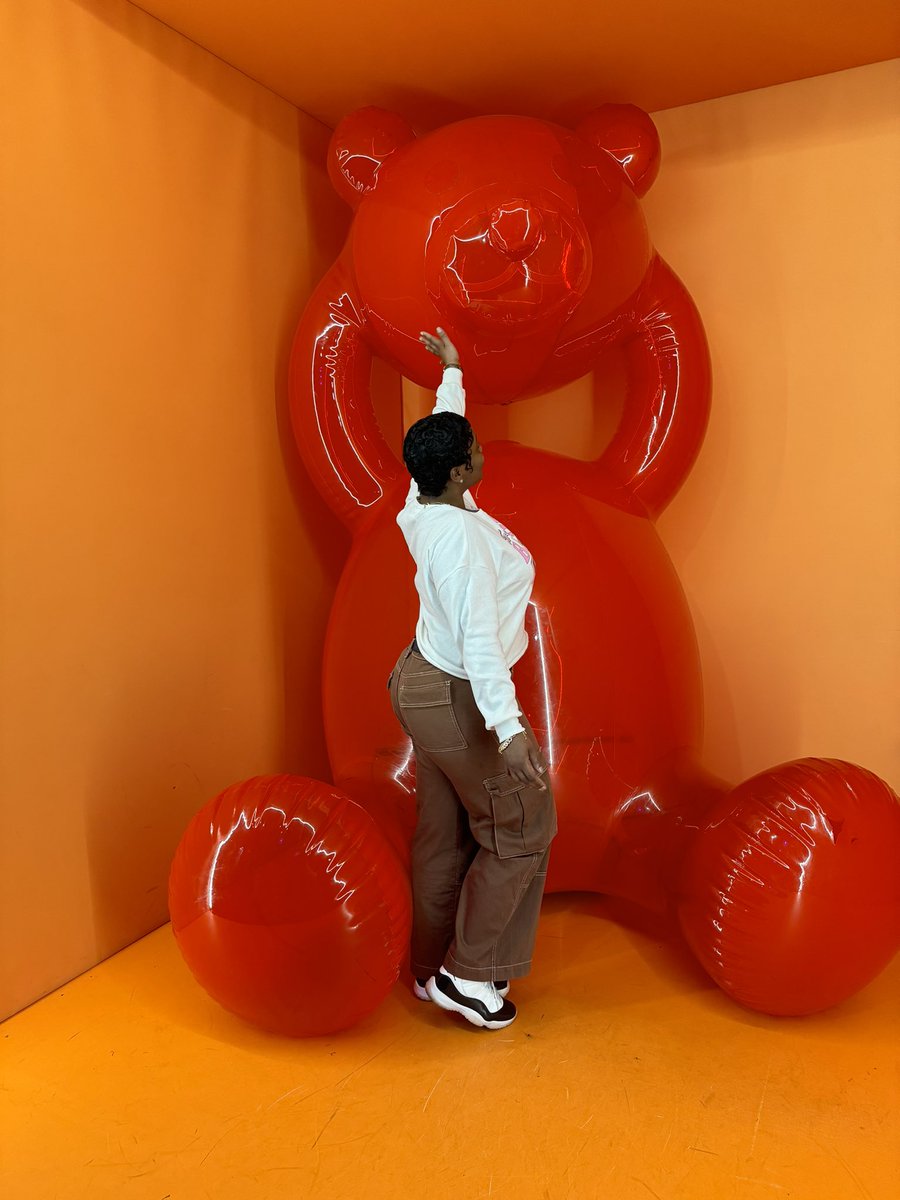 StallionxRae's tweet photo. I went to the #ballonmuseum 🎈it was fun. https://t.co/e6mSdn6EIi