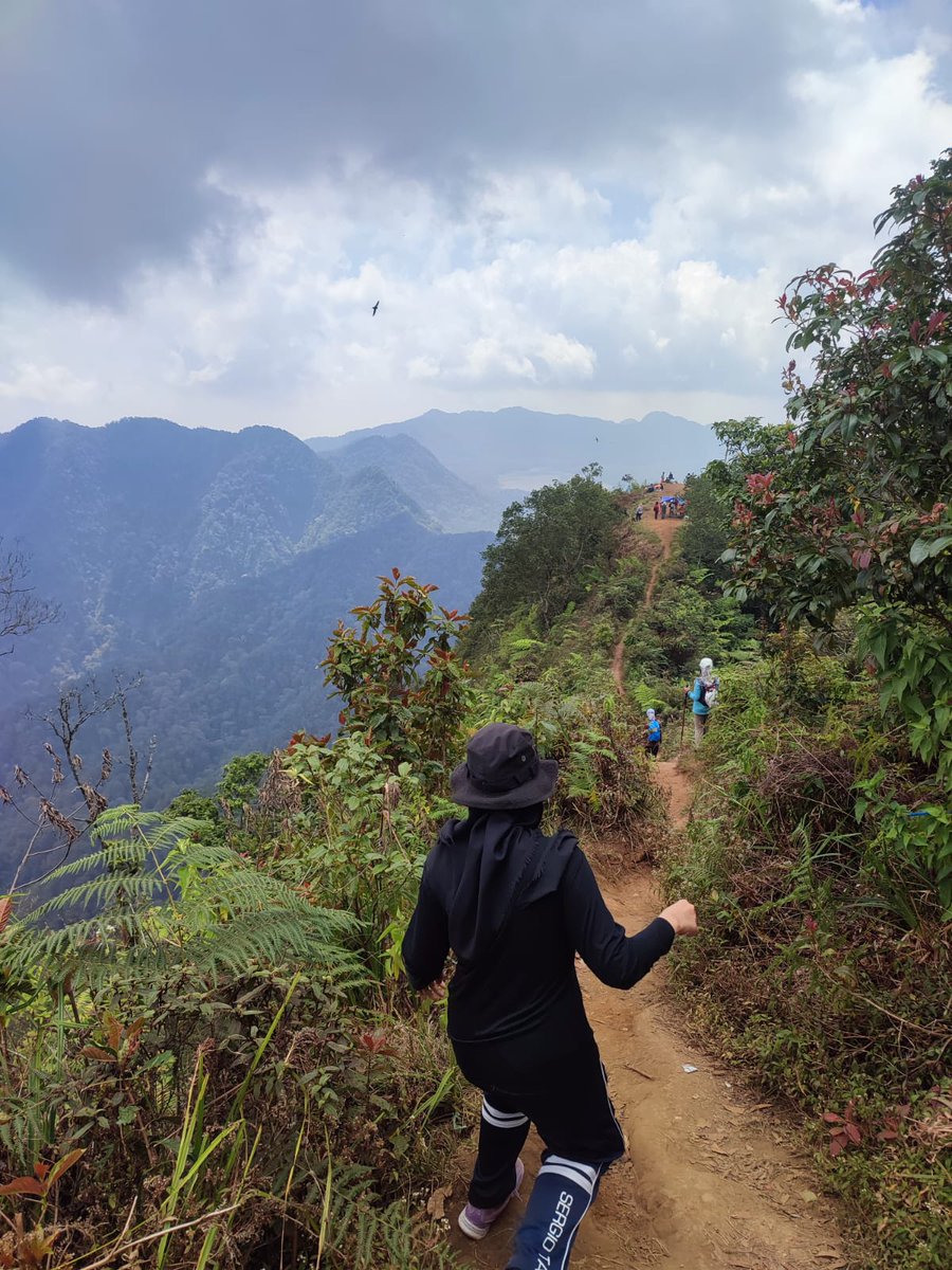 Hanirifqotul2's tweet photo. Pernah mikir, "ngapain si cape-cape naik gunung, emang stress nya ilang??" Ternyata ilang beneran :) https://t.co/HytGceeRTV