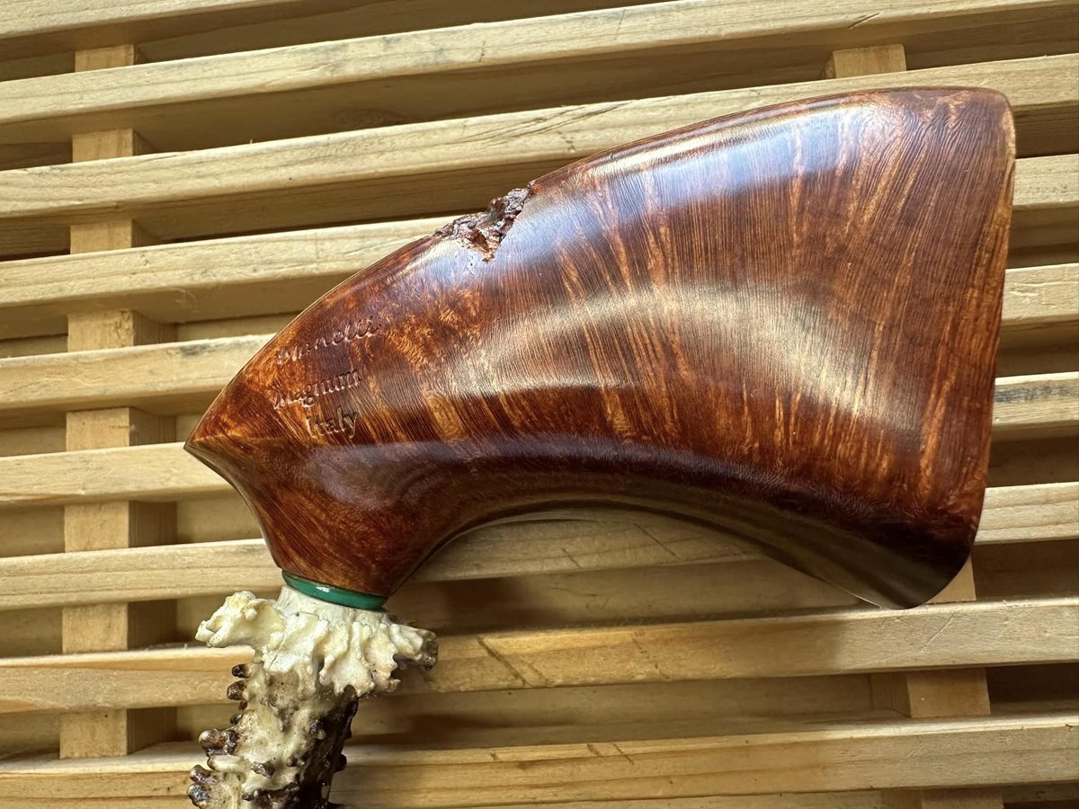 manellipipe's tweet photo. Manelli Pikaxe Giant Magnum smooth higt grade briar pipe, roe deer horn insert, handmade Italy stem acrylic no filter n.1 oz.7,1 gr.203 size long 220x116mm 8,70x4,58inch chamber 23x80mm 0,9x3,14inch  #LiveEveryPipeMoment #manellipipe #briarpipe #tobaccopipe #handmade https://t.co/069vGnD6HM