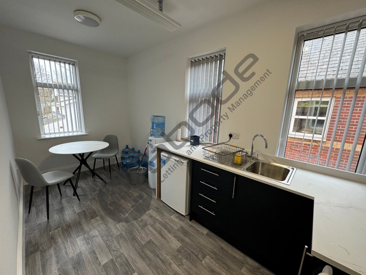 Abode_Lettings's tweet photo. Excellent fully refurbished (newly decorated/new carpets/ceiling-mounted heating/high-quality FF)large office in North Anston, Rotherham. Would suit a small professional office/company. Energy, water &amp; rates included. Viewing essential. For only £490pcm. 
https://t.co/HwjUMlnCrn https://t.co/e2bdxVlw3n