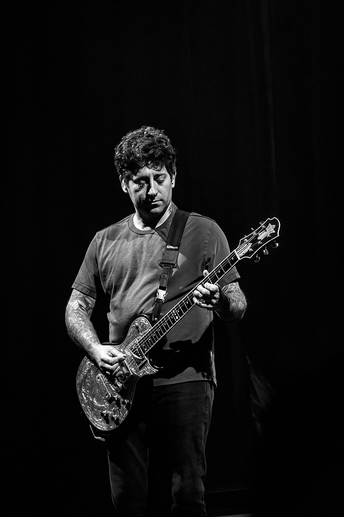 amymckeonphoto's tweet photo. Joe Trohman (@trohman/@falloutboy) - 2ourdust - Minneapolis, MN (04.06.24) #smfs #2ourdust #falloutboy #2ourdustMN https://t.co/XshsECG3el