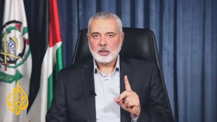🗣️ Hamas lideri İsmail Heniyye: (Üç oğlu ve torunlarının şehadeti sonrası) - Düşman, oğullarımı öldürerek duruşumuzu değiştireceğimizi düşünüyorsa yanılgı içindedir. - Oğullarımın kanı Gazze'de şehit olan insanlarımızın kanından daha kıymetli değildir, çünkü hepsi benim…