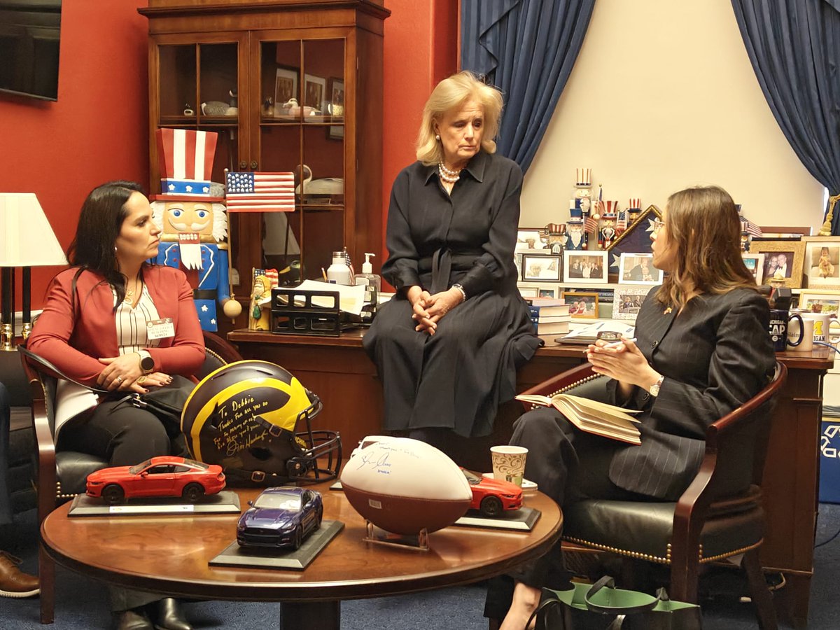 EmbajadaEcuUSA's tweet photo. Chargée d'affaires a.i. @SoledadPenaP and 🇪🇨 delegation met with @RepDebDingell to discuss further support to #IDEAAct and new co-sponsorships https://t.co/8RF3m3f65X
