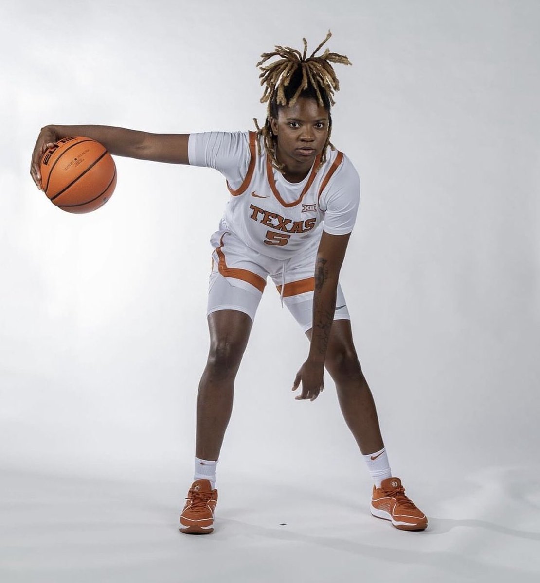 Deyona Gaston (6’2 PF/Texas) has entered the transfer portal: 2023-24 stats ➡️ 8.4 PTS | 4.2 RBS | 18.5 MIN ⭐️21 PTS | 8 RBS vs Houston ⭐️17 PTS | 11 RBS vs Texas Tech ⭐️13 PTS | 5 RBS vs BYU ⭐️11 PTS | 10 RBS vs Drexel ⭐️10 PTS | 8 RBS vs #16 Kansas State 👀