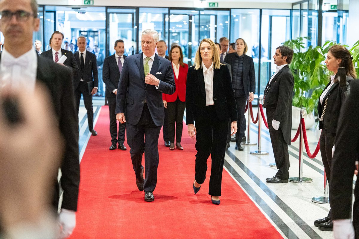 🇪🇺Today, in the framework of Belgium's presidency of the Council of the European Union (@EU2024BE), HM the King visited European institutions in Brussels. At the European Parliament, the King adressed MEPs and had a meeting w/ @EP_President, Roberta Metsola. Read more [1/2]⤵️